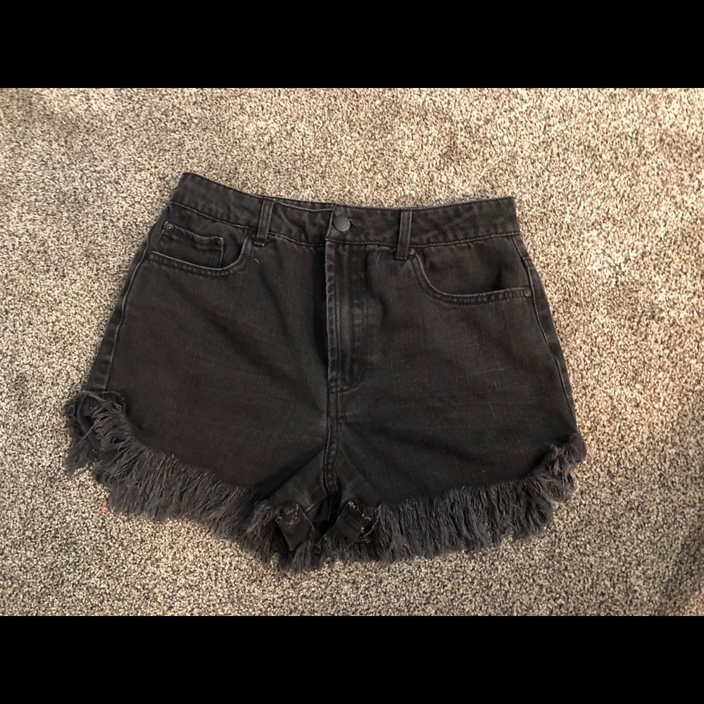 BLACKOUT JEAN SHORTS